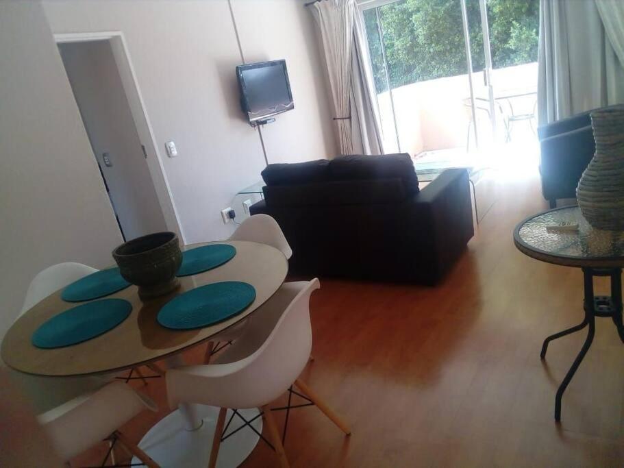 Daisy St -One Bedroom Apartment Johannesburg Exterior foto