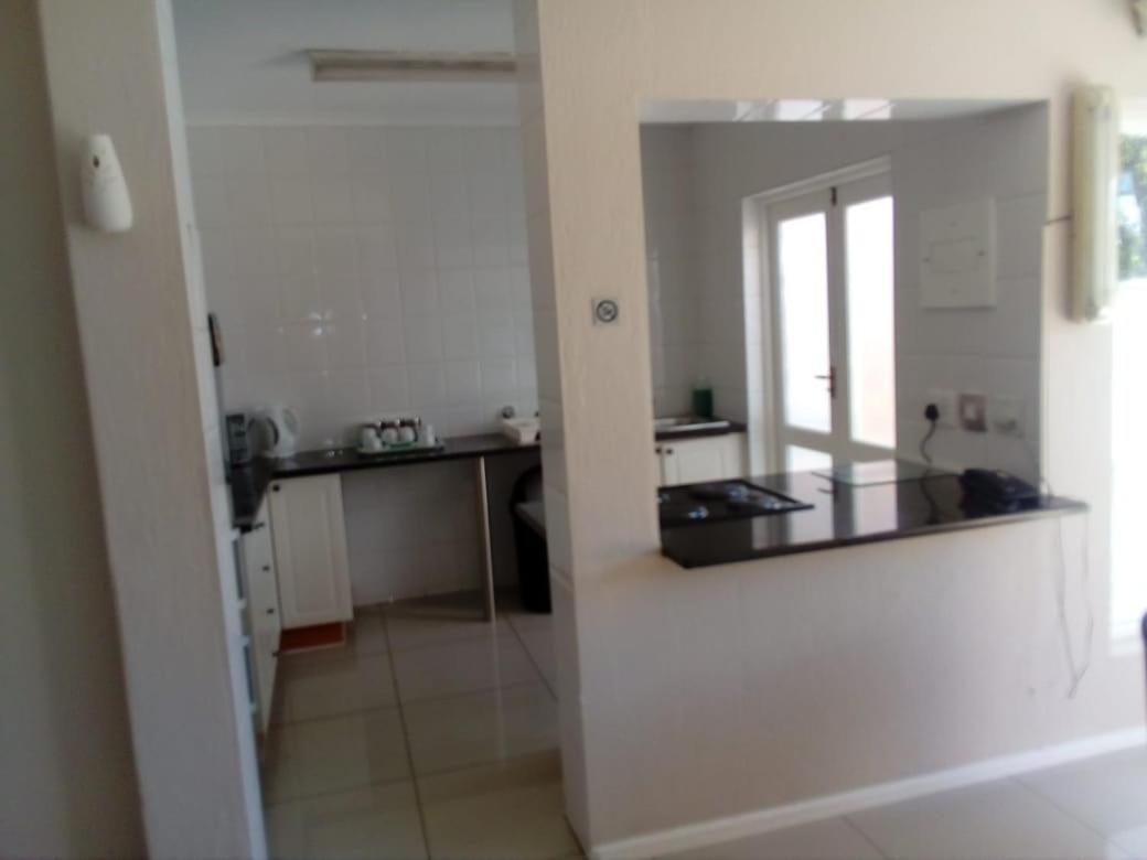 Daisy St -One Bedroom Apartment Johannesburg Exterior foto