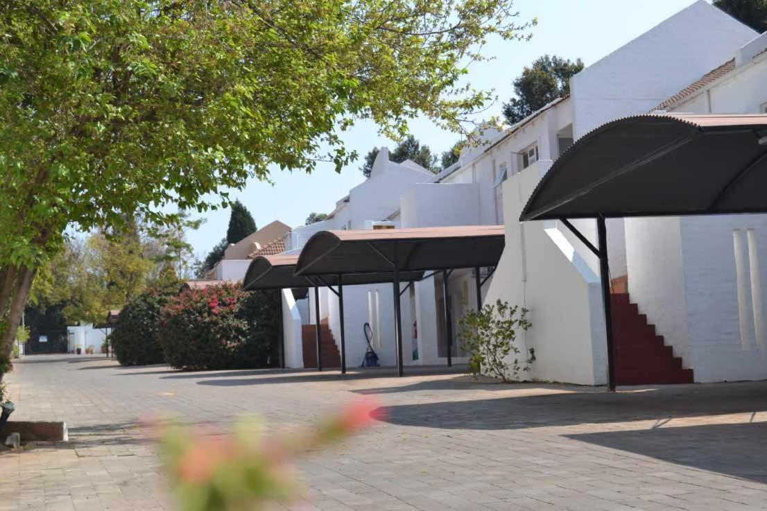Daisy St -One Bedroom Apartment Johannesburg Exterior foto